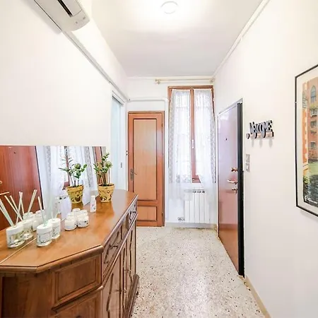 Delightful At 5 Mins From Rialto Bridge Apartment Venedig
